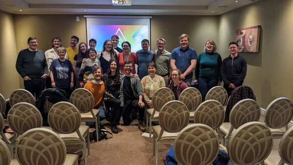 Tá ealaíontóirí AerachAiteachGaelach ag neartú ár ngréasáin ar fud na tíre. Tá ealaíontóirí AerachAiteachGaelach ag neartú ár ngréasáin ar fud na tíre.