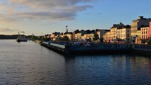 Busy Waterford City street closed for emergency gas main repairs Busy Waterford City street closed for emergency gas main repairs