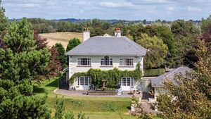 Waterford Property: Elegant living on 2.4 acres close to the city Waterford Property: Elegant living on 2.4 acres close to the city