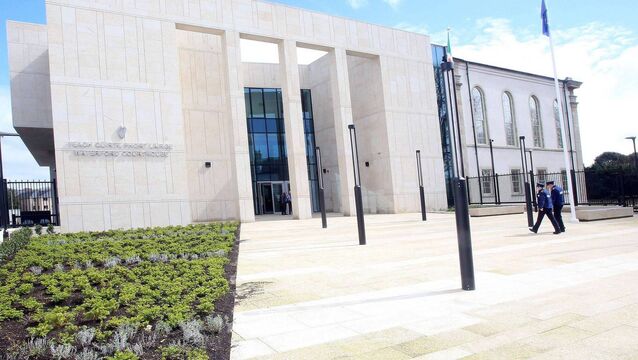 Young man attacked woman after throwing pint glass Young man attacked woman after throwing pint glass